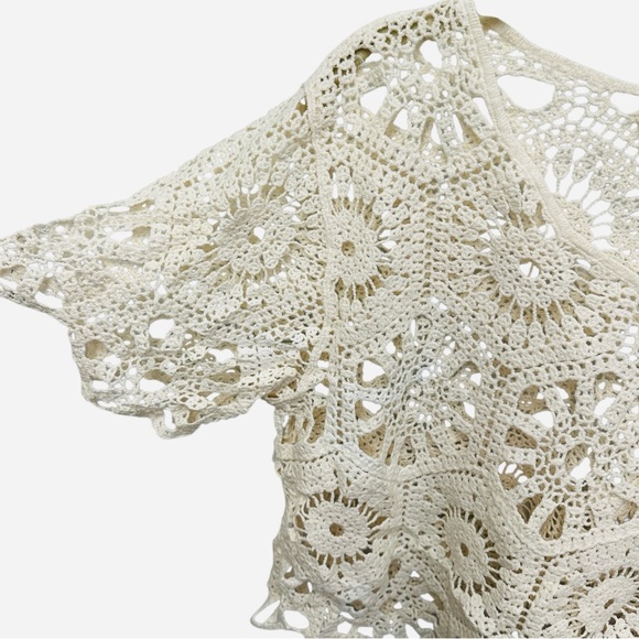 Rebellion Again boho cream crochet open knit crop top with scalloped edges - Picture 5 of 9